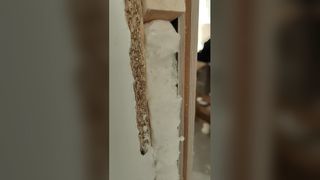 Ognioodporna piankowa masa uszczelniająca do drzwi i okien